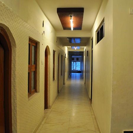 Hotel Ahuja ナイニタール エクステリア 写真